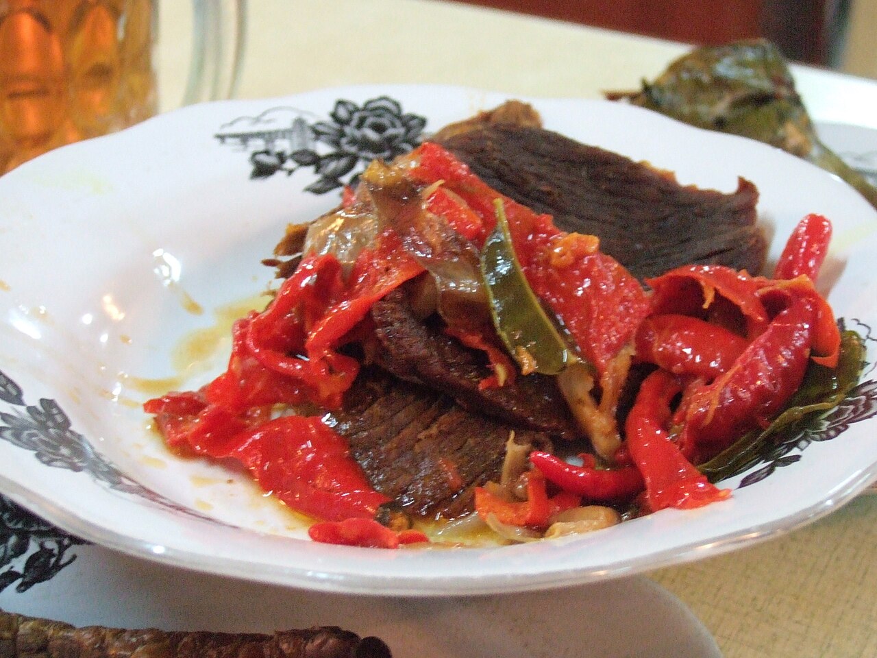 Dendeng sapi goreng dengan sambal lado merah khas Minang